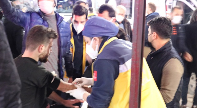 Saç tıraşını beğenmeyip berber kalfasını ve arkadaşını bıçakladı Saç tıraşını beğenmeyip berber kalfasını ve arkadaşını bıçakladı