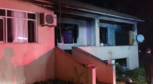 Sakarya'da evde çıkan yangında 2 kişi öldü, 1 kişi yaralandı Sakarya'da evde çıkan yangında 2 kişi öldü, 1 kişi yaralandı