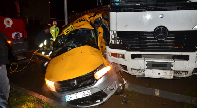 Samsun’da tır ticari taksiye çarptı: 3 yaralı