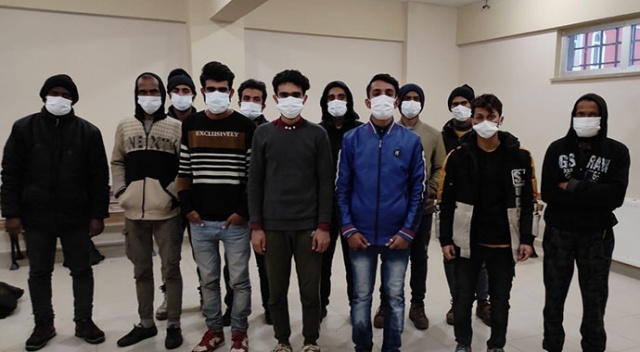 TEM’de durdurulan minibüste 12 düzensiz göçmen yakalandı