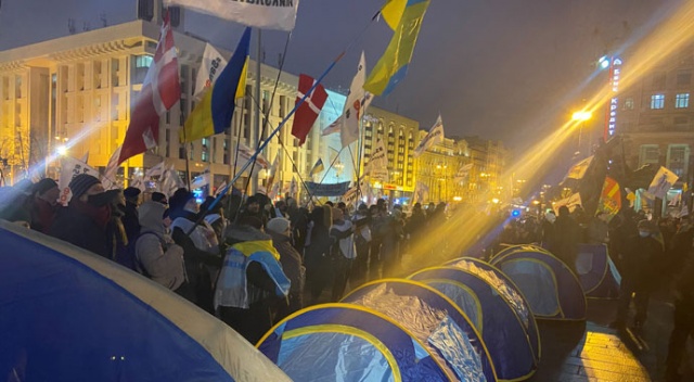 Ukrayna’da protestolar devam ediyor: 40 polis yaralandı