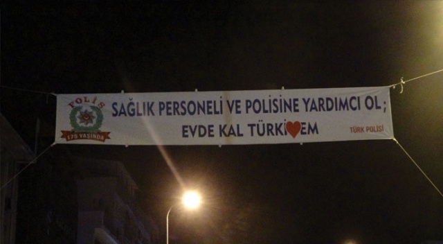 Uşak sokakları sessizliğe büründü Uşak sokakları sessizliğe büründü