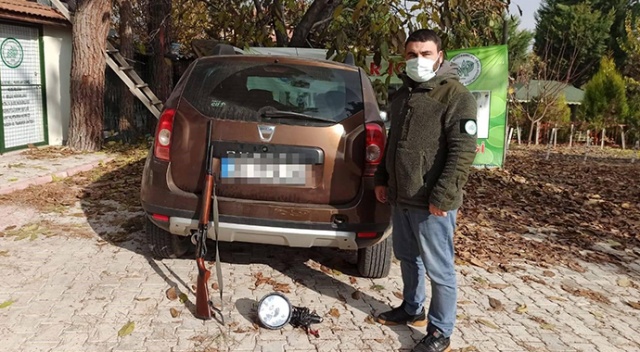 Yaptıkları ‘far avı’ otomobile mal oldu