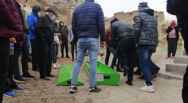 Yaşlı adam yolda ölü bulundu