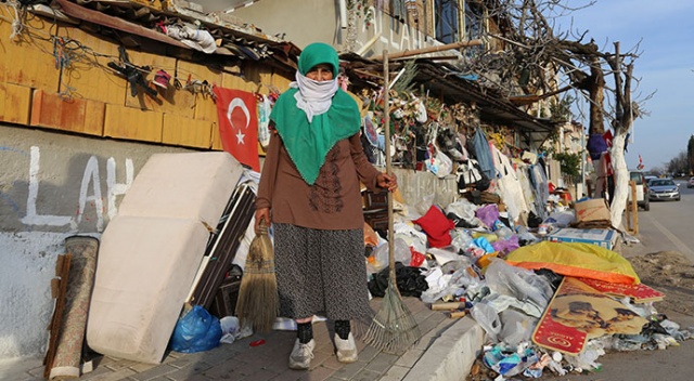 73 yaşındaki Emine teyze, geri dönüşüme büyük katkı sağlıyor