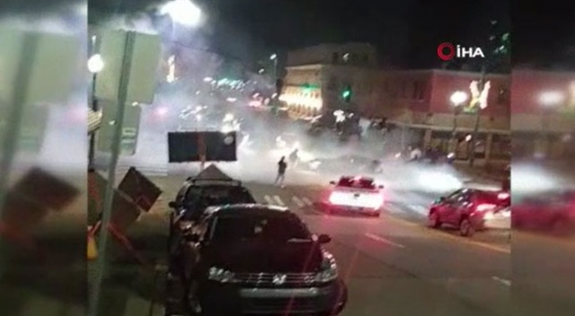 ABD’de polis aracı kalabalığa daldı: 1 yaralı