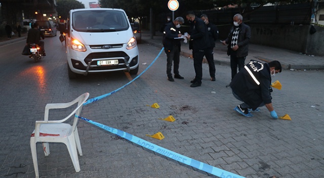 Adana'da iki kardeş silahla yaralandı Adana'da iki kardeş silahla yaralandı