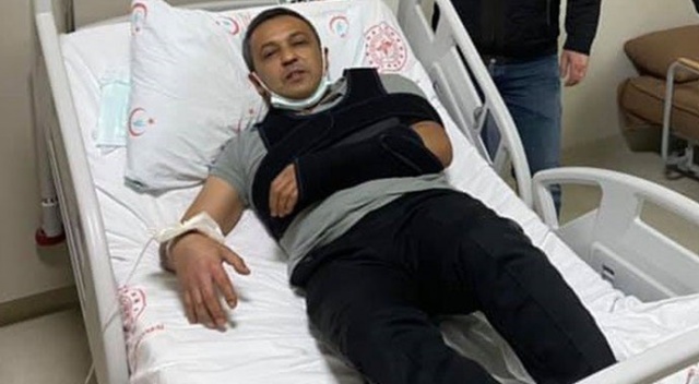 Ağaçtan düşen belediye başkanı hastanelik oldu Ağaçtan düşen belediye başkanı hastanelik oldu