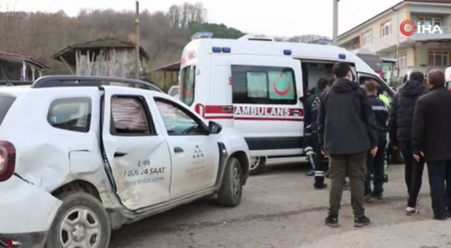 Arızaya giden SEDAŞ ekibi ile ticari taksi çarpıştı: 5 yaralı Arızaya giden SEDAŞ ekibi ile ticari taksi çarpıştı: 5 yaralı