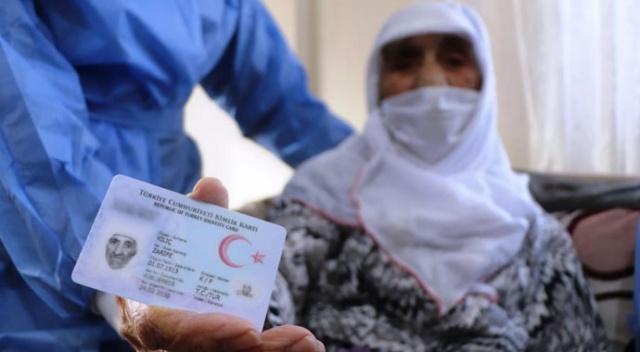Asırlık nineye korona aşısı