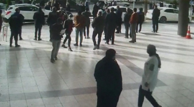 Baba ve çocukları sokak ortasında birbirine girdi: 5 yaralı