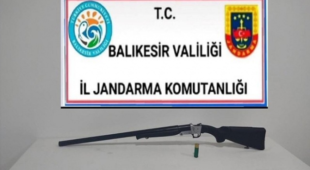 Balıkesir'de jandarma 19 aranan şahsı yakaladı Balıkesir'de jandarma 19 aranan şahsı yakaladı