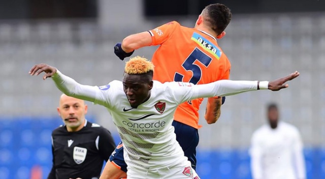 Başakşehir kendi evinde Hatayspor'a 5-1 mağlup oldu Başakşehir kendi evinde Hatayspor'a 5-1 mağlup oldu