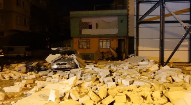 Bursa'da şiddetli lodos duvar devirdi Bursa'da şiddetli lodos duvar devirdi