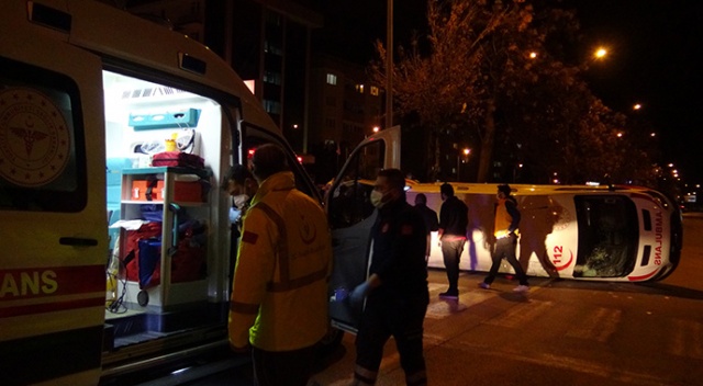 Çanakkale’de ticari taksi ile ambulans çarpıştı: 5 yaralı Çanakkale’de ticari taksi ile ambulans çarpıştı: 5 yaralı