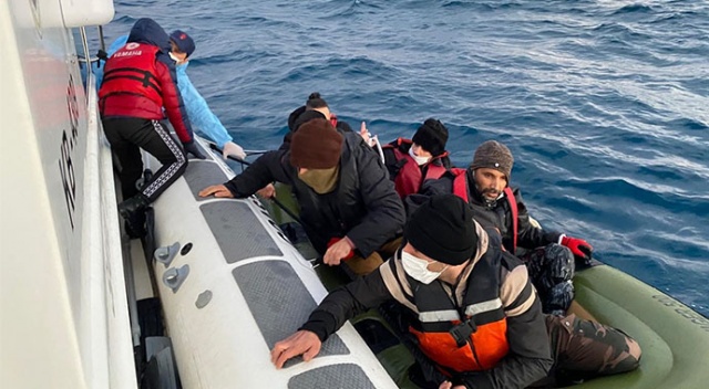 Çanakkale&#039;de Türk kara sularına itilen 26 sığınmacı kurtarıldı