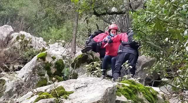 Dağlık alanda mahsur kalan Rus turistler jandarma tarafından kurtarıldı Dağlık alanda mahsur kalan Rus turistler jandarma tarafından kurtarıldı