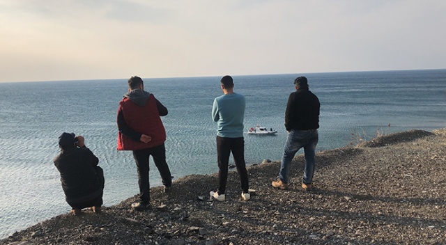 Denizde kaybolan gencin babası: "Yürek dayanmıyor artık" Denizde kaybolan gencin babası: "Yürek dayanmıyor artık"