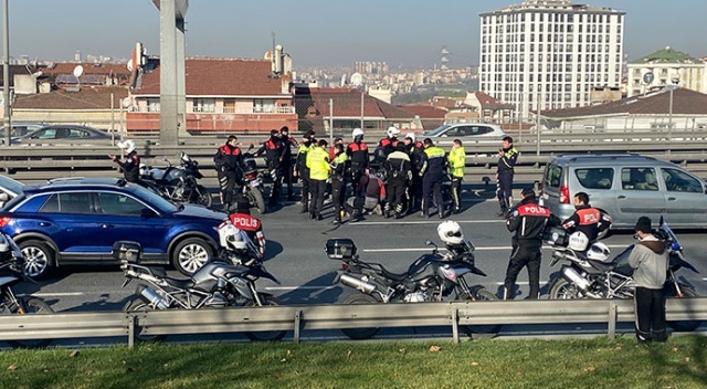 E-5 Karayolu’nda kaza geçiren motosikletli polisin yardımına meslektaşları koştu E-5 Karayolu’nda kaza geçiren motosikletli polisin yardımına meslektaşları koştu
