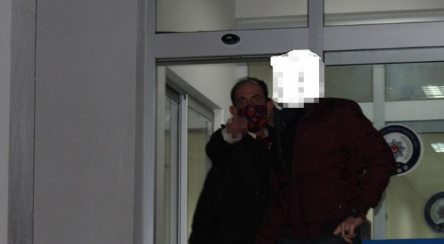 Gözaltına alınan muhtar gazetecilere akıl almaz hareket