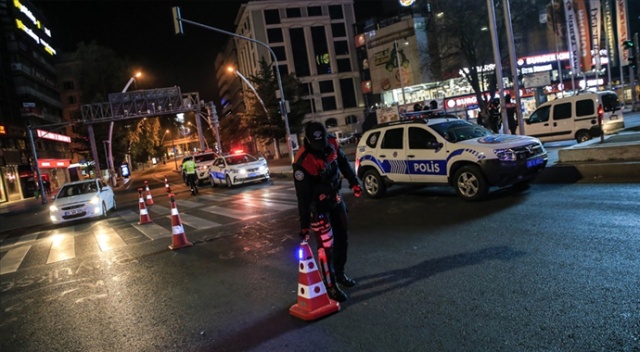 Hafta sonunu kapsayan kesintisiz kısıtlama başladı Hafta sonunu kapsayan kesintisiz kısıtlama başladı