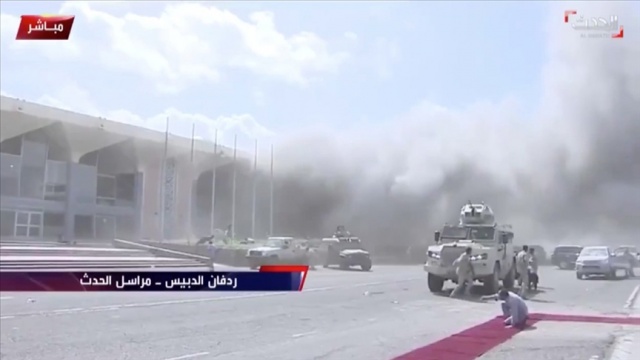 Husiler, Aden Havaalanı'ndaki patlamalardan koalisyon güçlerini sorumlu tuttu Husiler, Aden Havaalanı'ndaki patlamalardan koalisyon güçlerini sorumlu tuttu