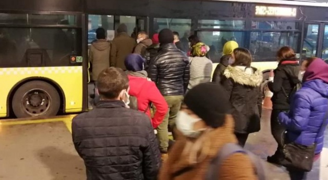 İstanbul’da metrobüs yoğunluğu