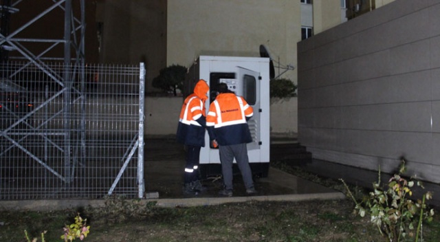 Karaman'da 112 Çağrı Merkezi'nin üzerine yıldırım düştü Karaman'da 112 Çağrı Merkezi'nin üzerine yıldırım düştü