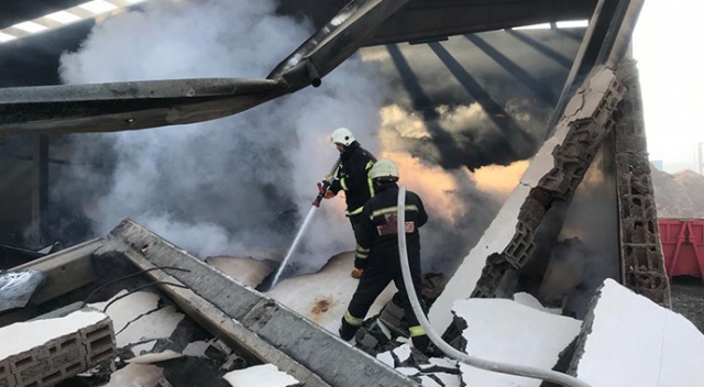 Kayseri’deki fabrika yangını 3 saatte kontrol altına alındı Kayseri’deki fabrika yangını 3 saatte kontrol altına alındı