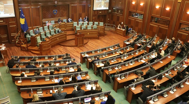 Kosova meclisi, yurtdışına asker gönderilmesine izin veren teskereyi onayladı Kosova meclisi, yurtdışına asker gönderilmesine izin veren teskereyi onayladı