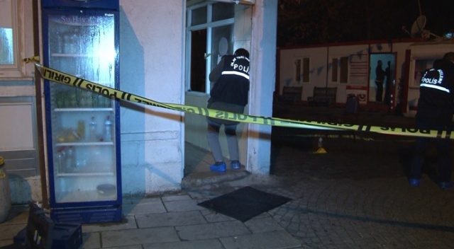 Küçükçekmece’de bir otoparkın çay ocağına silahlı saldırı Küçükçekmece’de bir otoparkın çay ocağına silahlı saldırı