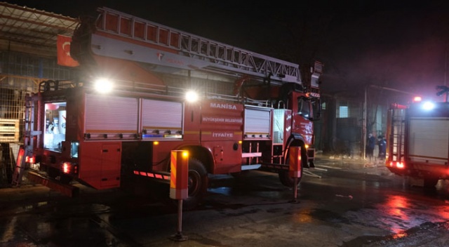 Manisa'da sanayi sitesinde korkutan yangın Manisa'da sanayi sitesinde korkutan yangın