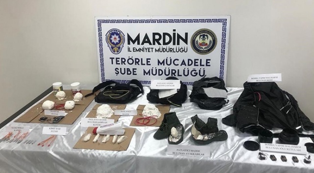 Mardin'de patlayıcılarla ülkeye girmeye çalışan 2 terörist yakalandı Mardin'de patlayıcılarla ülkeye girmeye çalışan 2 terörist yakalandı