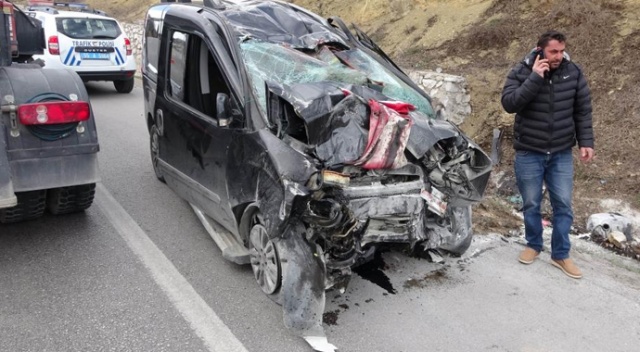 Oğullarını askere teslim eden aile kaza yaptı: 3 ölü