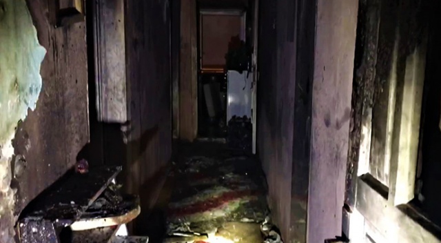 Sobayı benzinle tutuşturmaya çalışınca hem kendini hem evi yaktı Sobayı benzinle tutuşturmaya çalışınca hem kendini hem evi yaktı