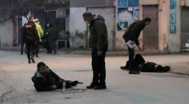 Sokak ortasında silahlı kavga: 3 yaralı
