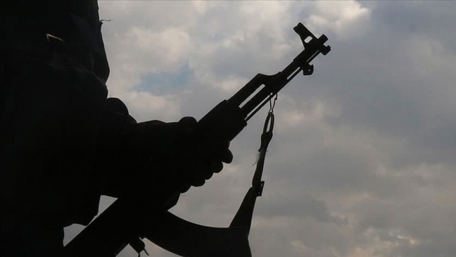 Suriye'de Esad rejimi ile YPG/PKK arasında çatışma: 1 ölü, 4 yaralı Suriye'de Esad rejimi ile YPG/PKK arasında çatışma: 1 ölü, 4 yaralı