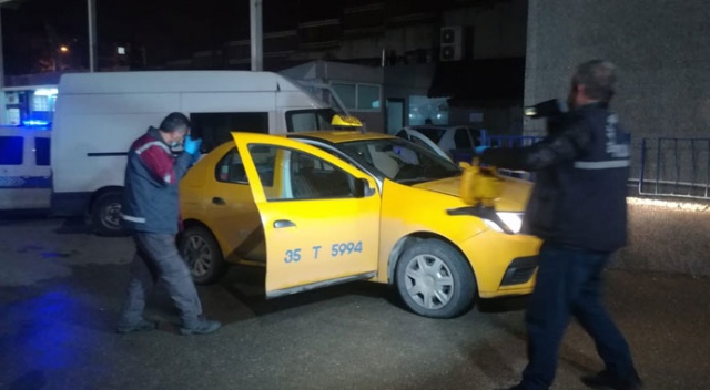 Taksi şoförünü bıçaklayıp kaçırdılar Taksi şoförünü bıçaklayıp kaçırdılar