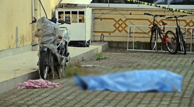 ‘Biraz dinleneceğim’ deyip eşini ve çocuklarını dışarı yolladı, 7’nci kattan atlayarak intihar etti ‘Biraz dinleneceğim’ deyip eşini ve çocuklarını dışarı yolladı, 7’nci kattan atlayarak intihar etti