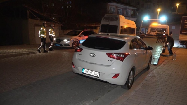 'Dur' ihtarına uymayan alkollü sürücü polisten kaçamadı 'Dur' ihtarına uymayan alkollü sürücü polisten kaçamadı