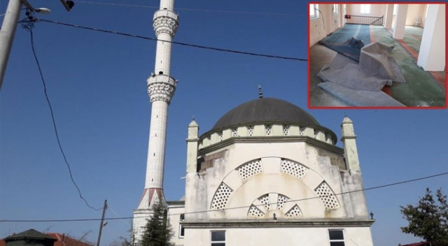 1.5 yıldır kullanılamayan köy camisinin döşemesi ve halıları çürüdü 1.5 yıldır kullanılamayan köy camisinin döşemesi ve halıları çürüdü