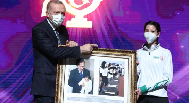 18 yıl sonra Erdoğan'ın karşısına Milli Sporcu olarak çıktı 18 yıl sonra Erdoğan'ın karşısına Milli Sporcu olarak çıktı