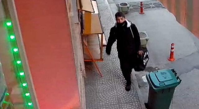 600 yıllık camiyi böyle soydu 600 yıllık camiyi böyle soydu
