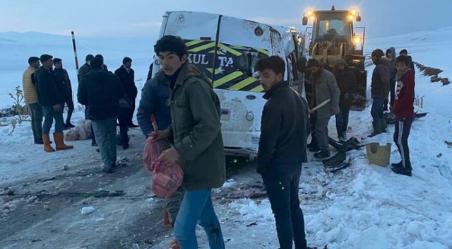 Ağrı’da köy minibüsü devrildi: 5 yaralı