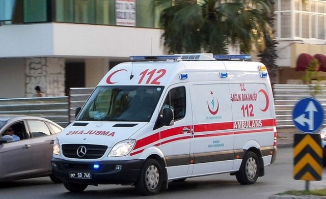 Antalya'da drift sırasında devrilen traktördeki 3 kişi yaralandı