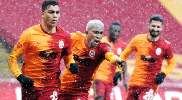 Aslan balçıktan altın çıkardı Aslan balçıktan altın çıkardı