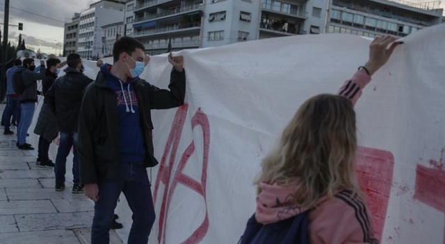 Atina'da Covid-19 kısıtlaması karşıtı gösteriye polis müdahale etti