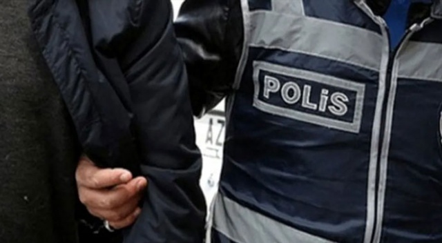 Bahçesindeki ağacı yakmaya çalışan kişi gözaltına alındı Bahçesindeki ağacı yakmaya çalışan kişi gözaltına alındı
