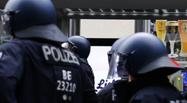 Berlin'de el yapımı bomba alarmı Berlin'de el yapımı bomba alarmı