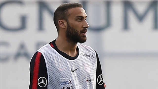 Beşiktaş'ta Cenk Tosun'un dizinde ödem tespit edildi Beşiktaş'ta Cenk Tosun'un dizinde ödem tespit edildi